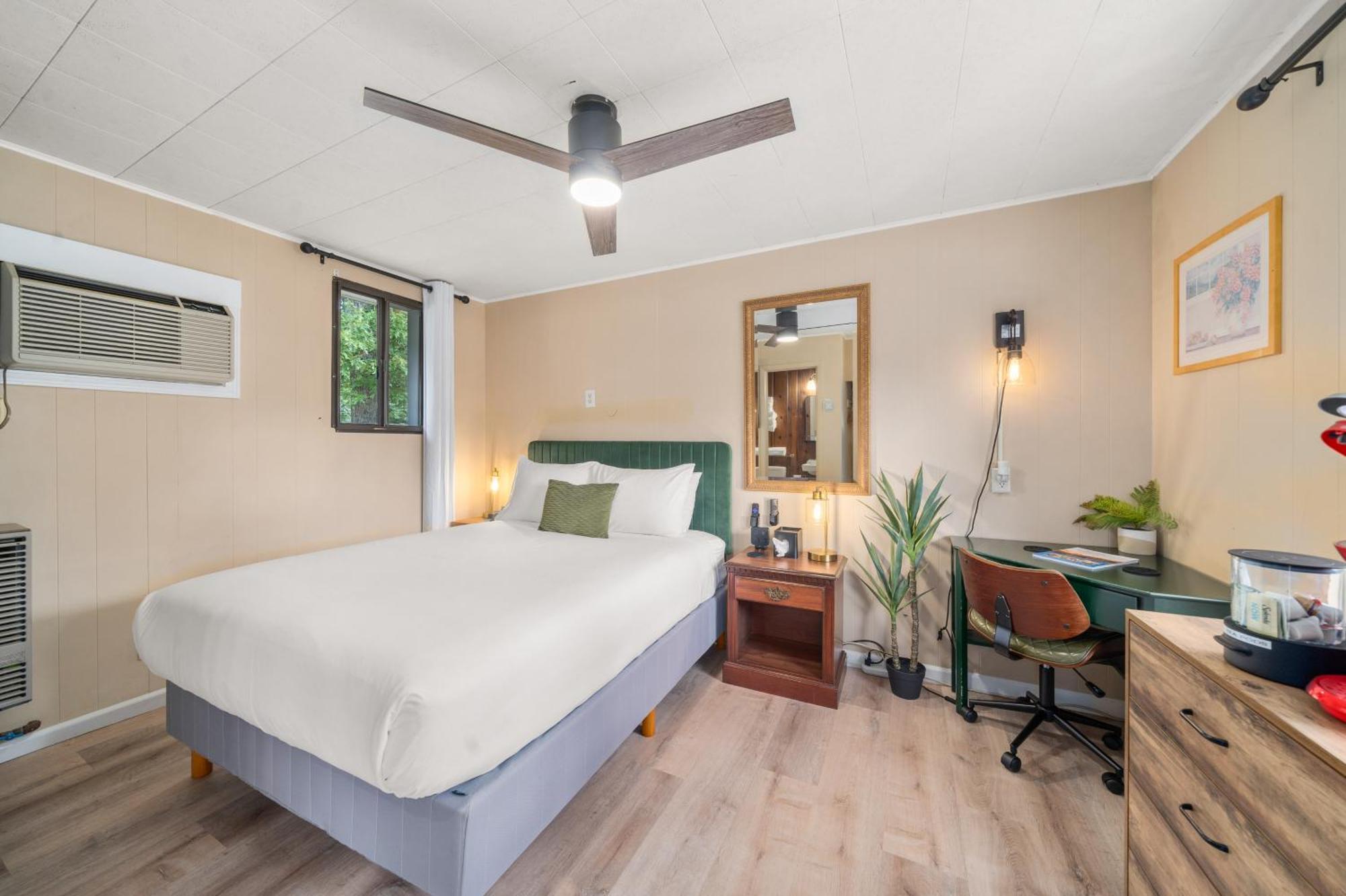 Cedarwood Inn Хендерсонвилл Экстерьер фото