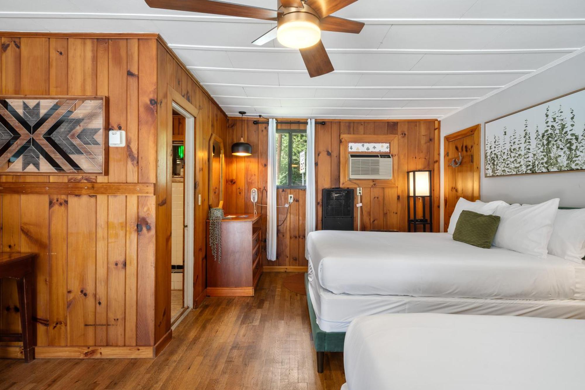 Cedarwood Inn Хендерсонвилл Экстерьер фото