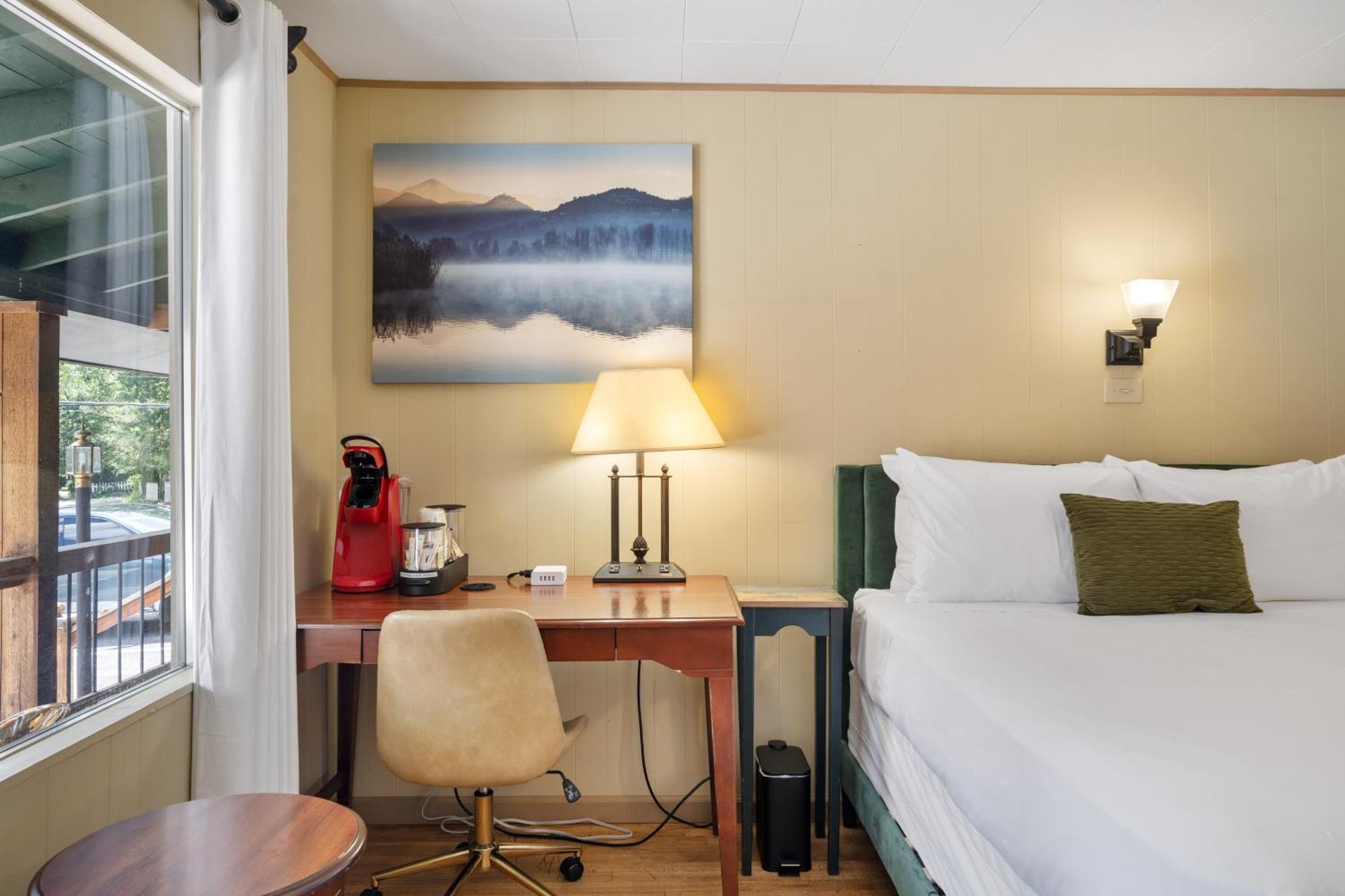 Cedarwood Inn Хендерсонвилл Экстерьер фото